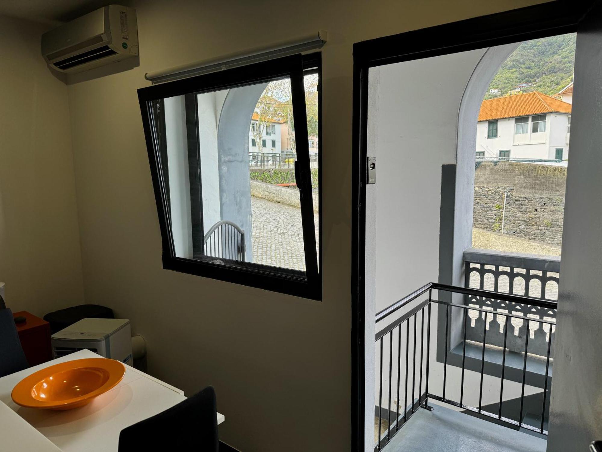 Sea Breeze Studios Porto Da Cruz Exteriör bild